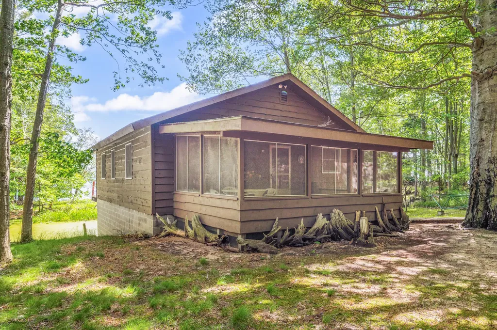 5717 W Pleasant Hill Road Hamlin Township MI 49411