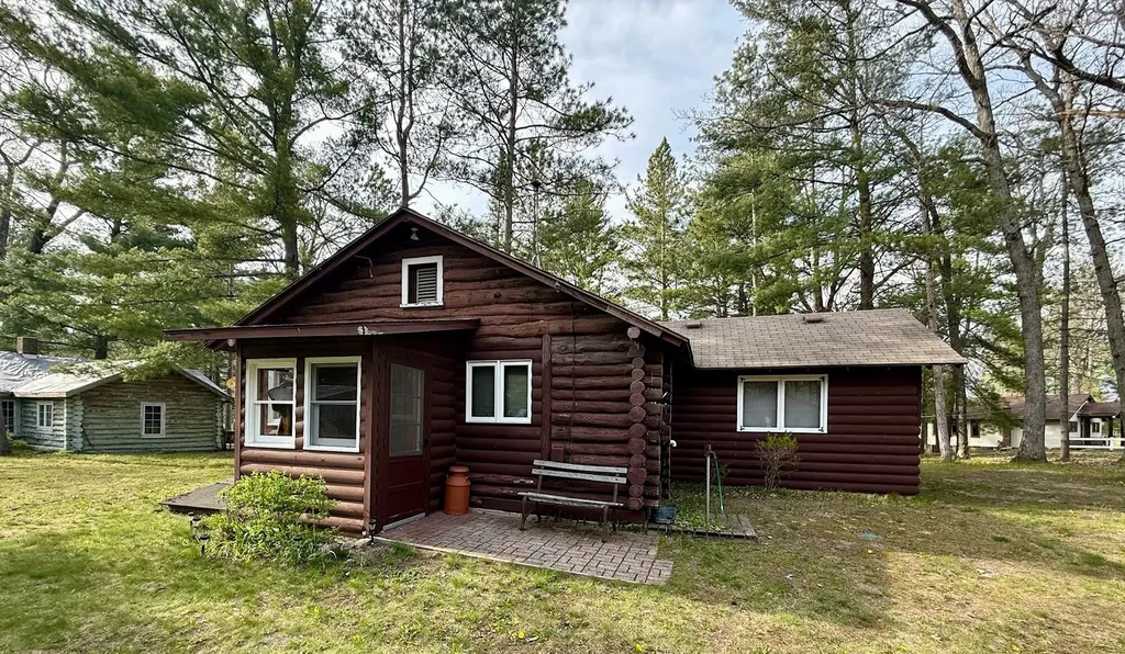 11272 S L Lakes Bridge Street Pleasant Plains Township MI 49304
