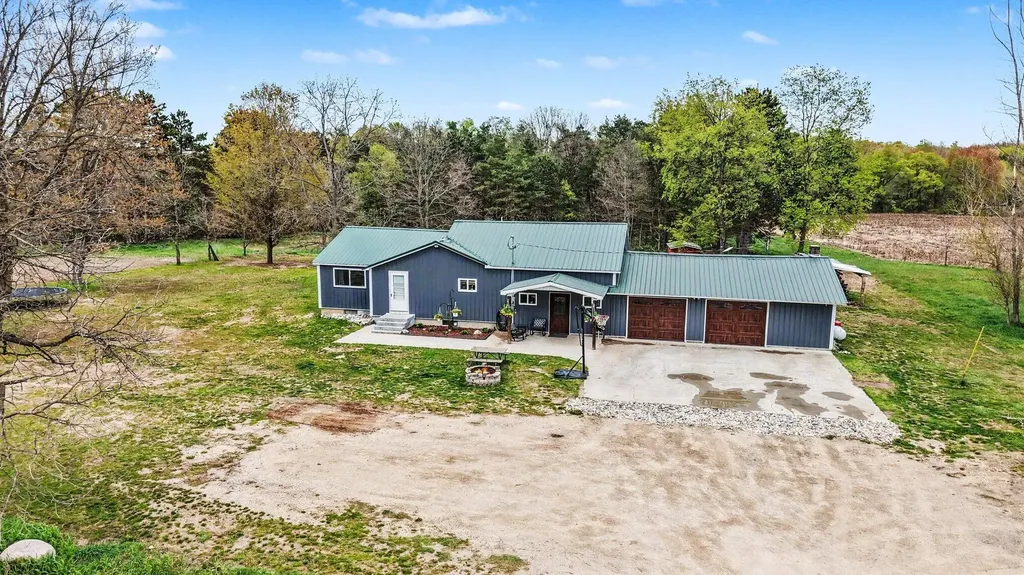 18680 220th Avenue Green Charter Township MI 49307