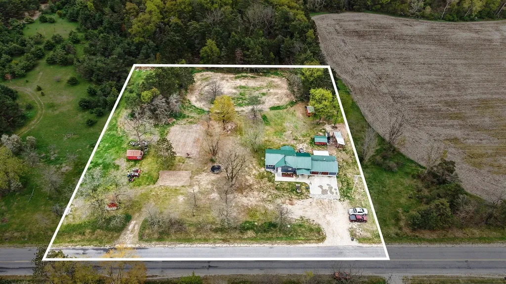 18680 220th Avenue Green Charter Township MI 49307