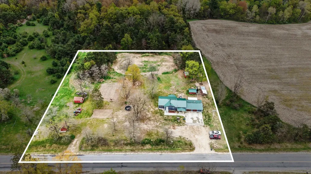 18680 220th Avenue Green Charter Township MI 49307