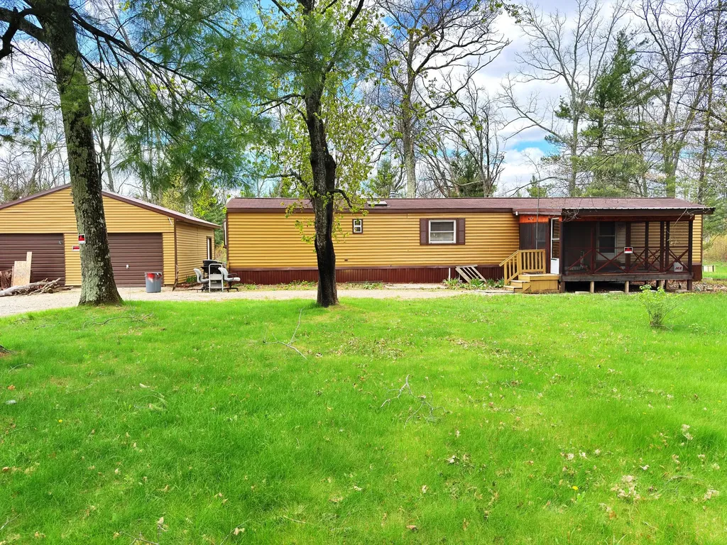 9189 S Oakland Drive Pleasant Plains Township MI 49304