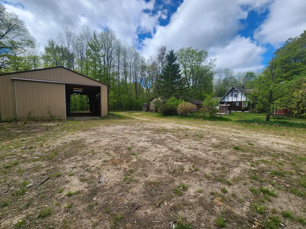 4650 Gambling Trail Hamilton Township MI 48625