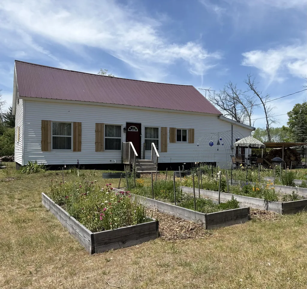 8465 S Michcon Avenue Pleasant Plains Township MI 49304
