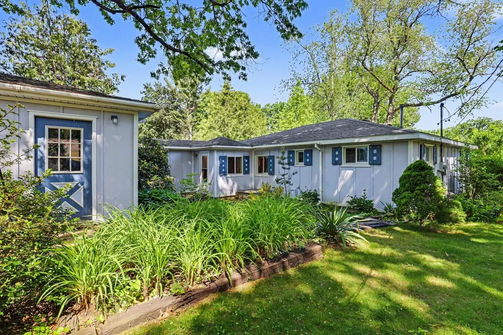 13541 Sunset Shores Drive NE Nelson Township MI 49319