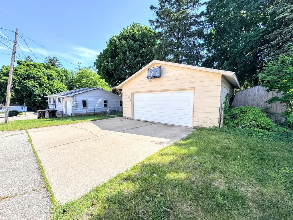 311 N Warren Avenue Big Rapids City MI 49307