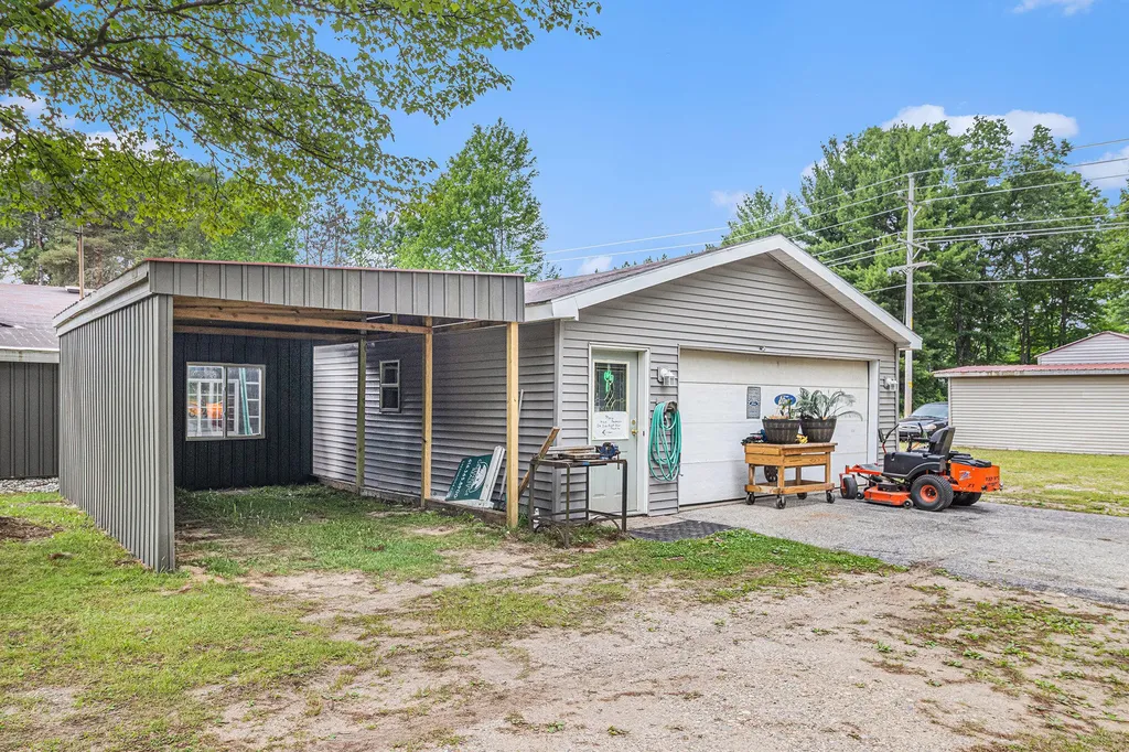 19030 W Almy Road Reynolds Township MI 49329