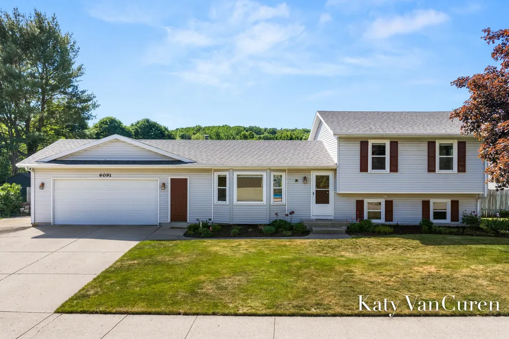 6091 Rogue River Meadows Drive NE Plainfield Charter Township MI 49306