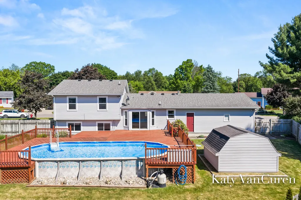 6091 Rogue River Meadows Drive NE Plainfield Charter Township MI 49306