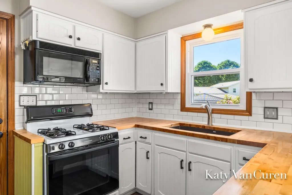 6091 Rogue River Meadows Drive NE Plainfield Charter Township MI 49306