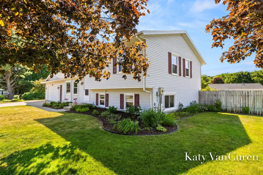 6091 Rogue River Meadows Drive NE Plainfield Charter Township MI 49306
