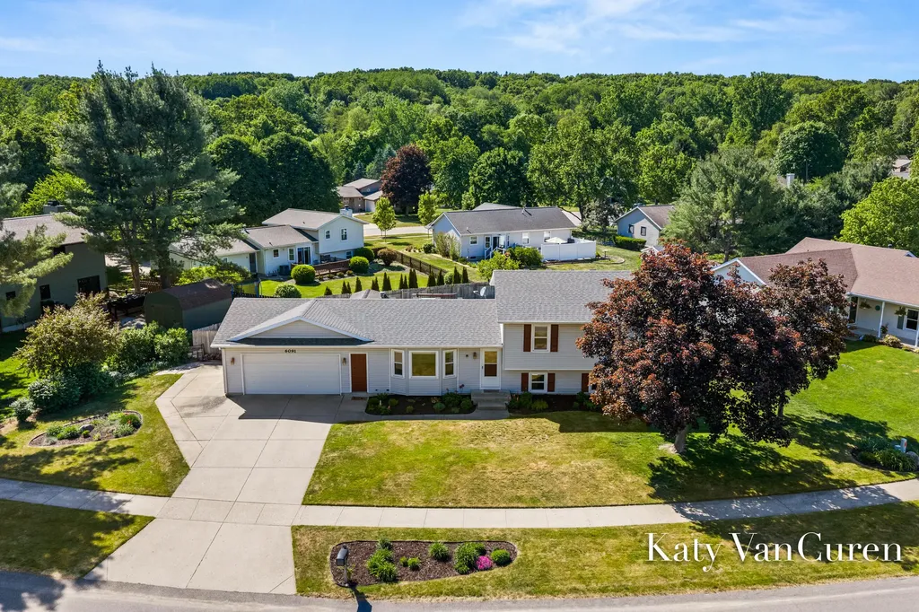 6091 Rogue River Meadows Drive NE Plainfield Charter Township MI 49306