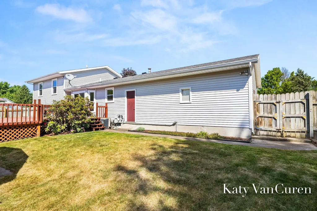 6091 Rogue River Meadows Drive NE Plainfield Charter Township MI 49306