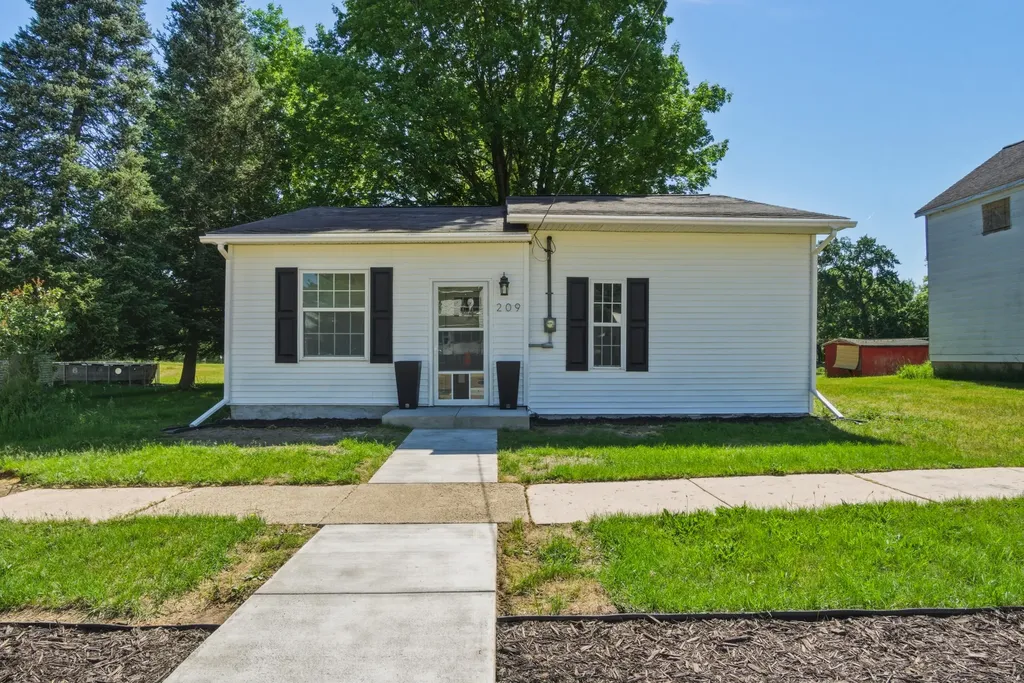 209 S River Street Evart City MI 49631