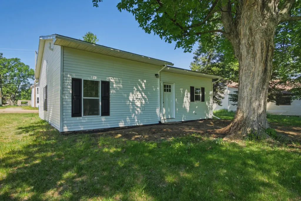 209 S River Street Evart City MI 49631
