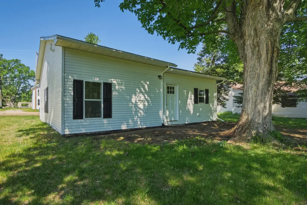 209 S River Street Evart City MI 49631