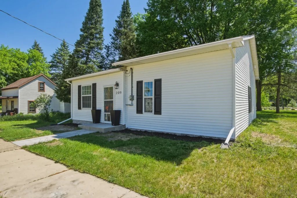 209 S River Street Evart City MI 49631