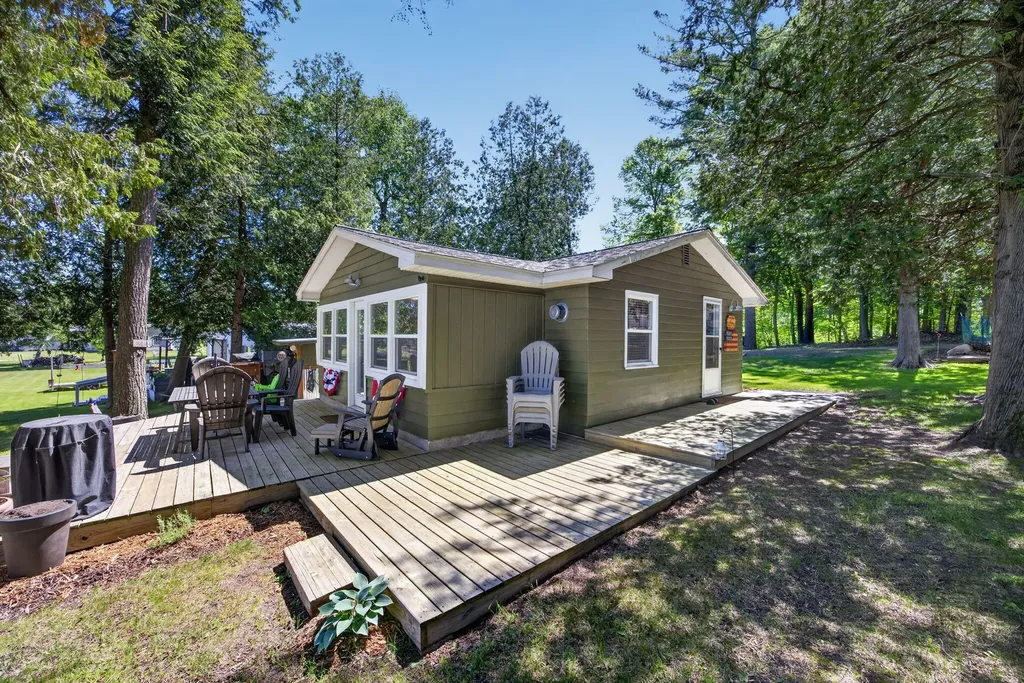 9267 Lake Drive Unknown City MI 49677