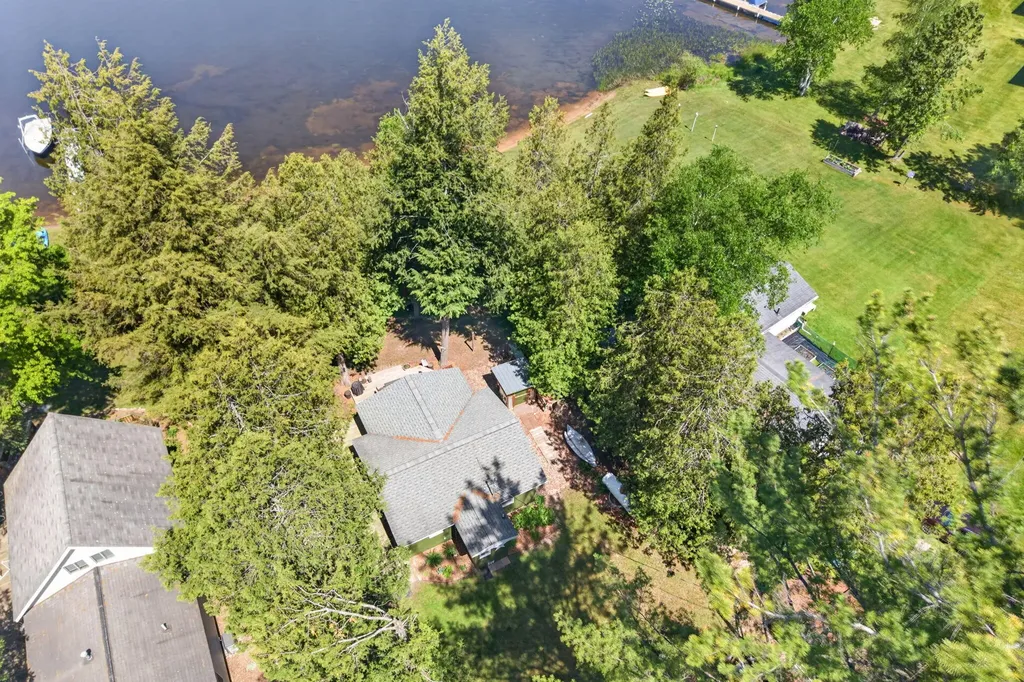 9267 Lake Drive Unknown City MI 49677