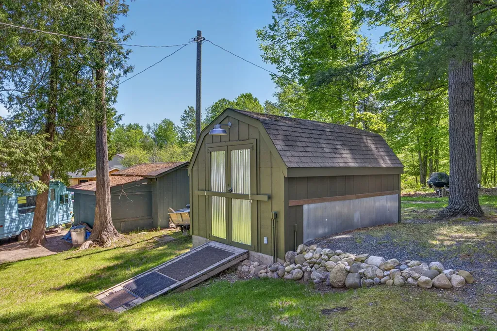 9267 Lake Drive Unknown City MI 49677