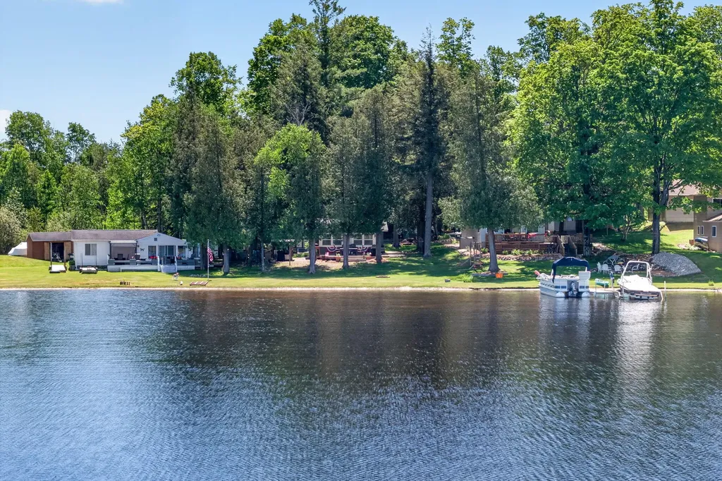 9267 Lake Drive Unknown City MI 49677