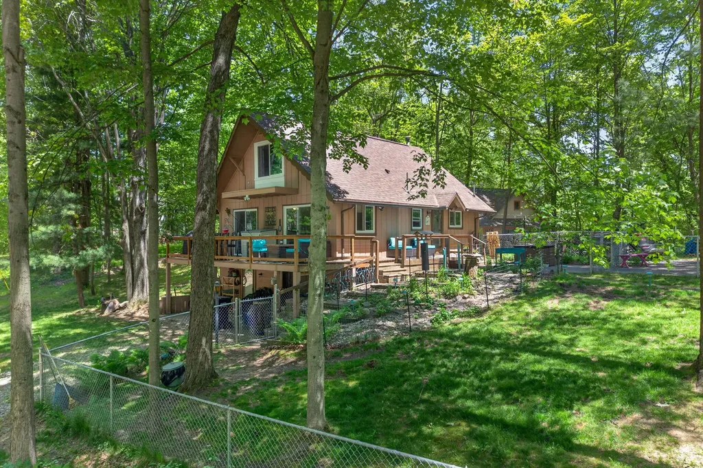 8104 Tanglewood Trail Morton Township MI 49346
