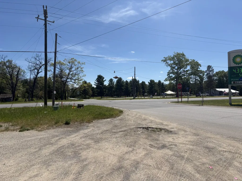 9457 S M 37 Pleasant Plains Township MI 49304