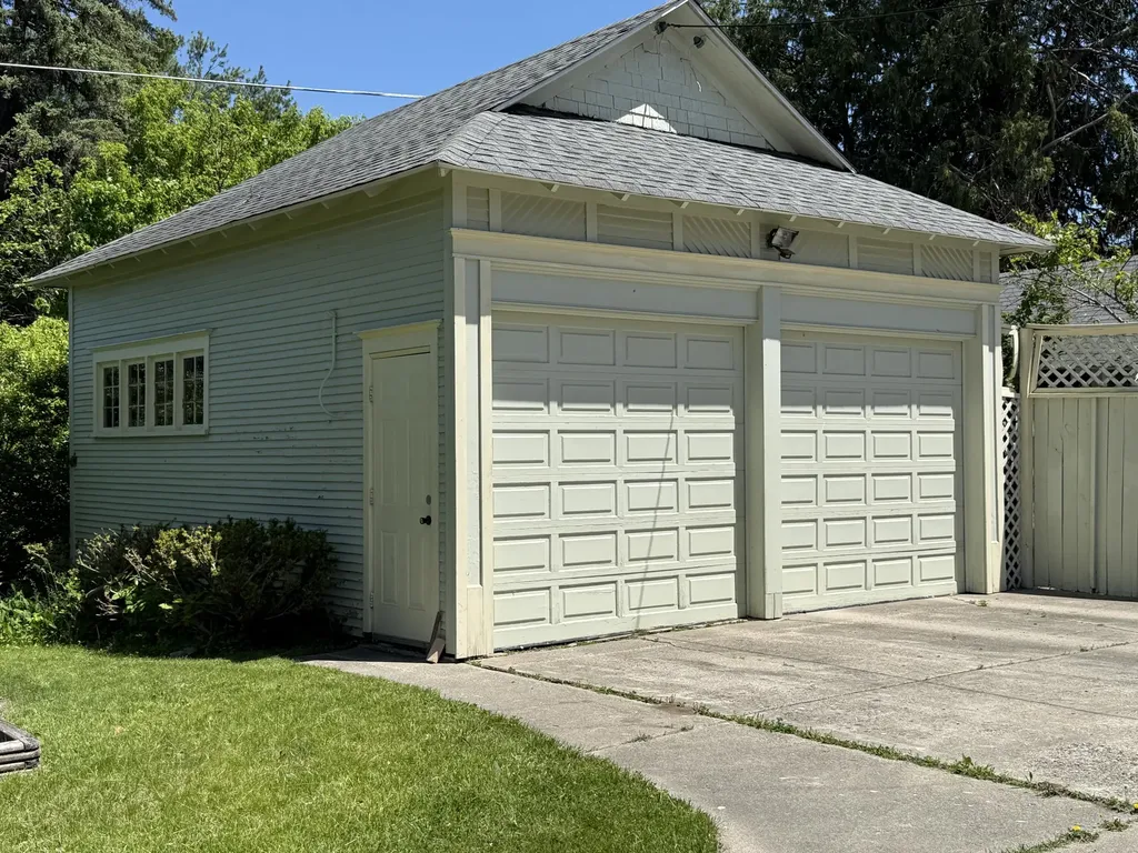 430 W Upton Avenue Reed City City MI 49677