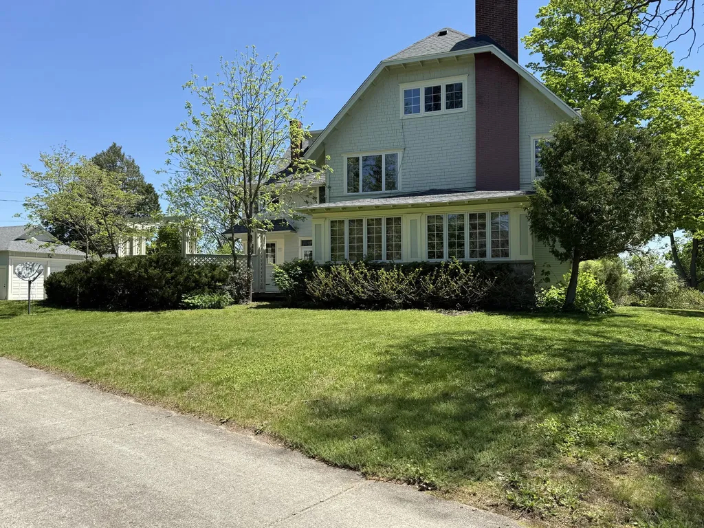 430 W Upton Avenue Reed City City MI 49677
