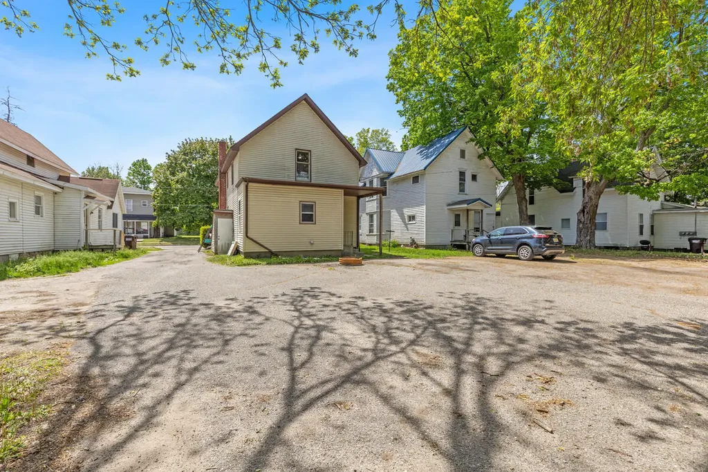 124 Woodward Avenue Big Rapids City MI 49307