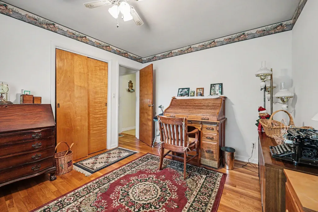 655 Wendover Boulevard Norton Shores City MI 49441