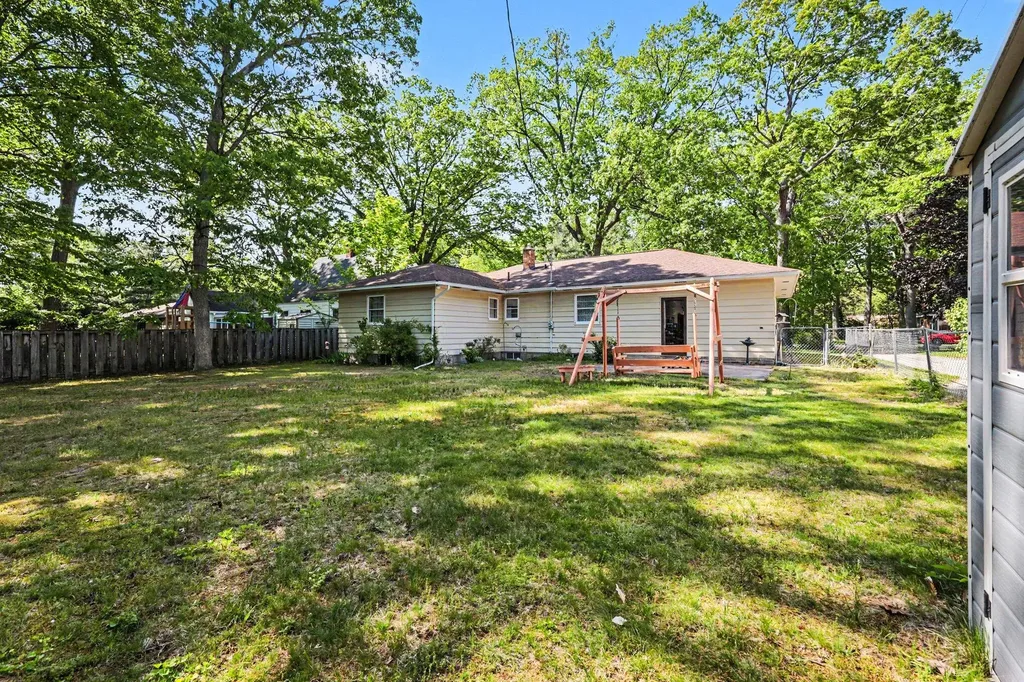 655 Wendover Boulevard Norton Shores City MI 49441