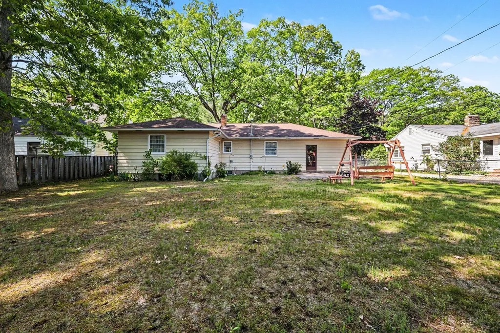 655 Wendover Boulevard Norton Shores City MI 49441