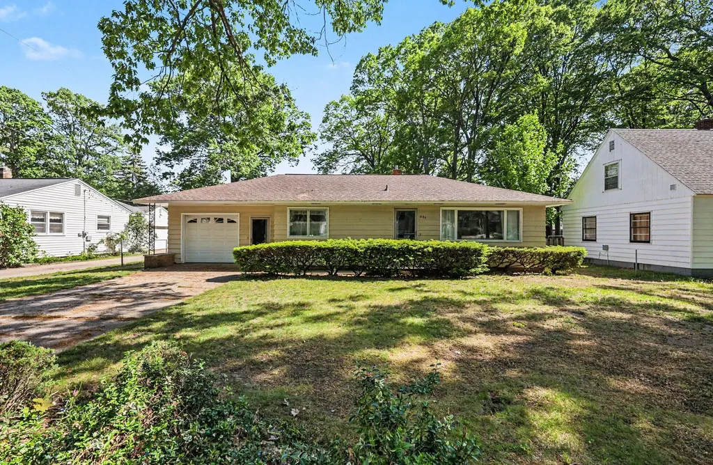 655 Wendover Boulevard Norton Shores City MI 49441