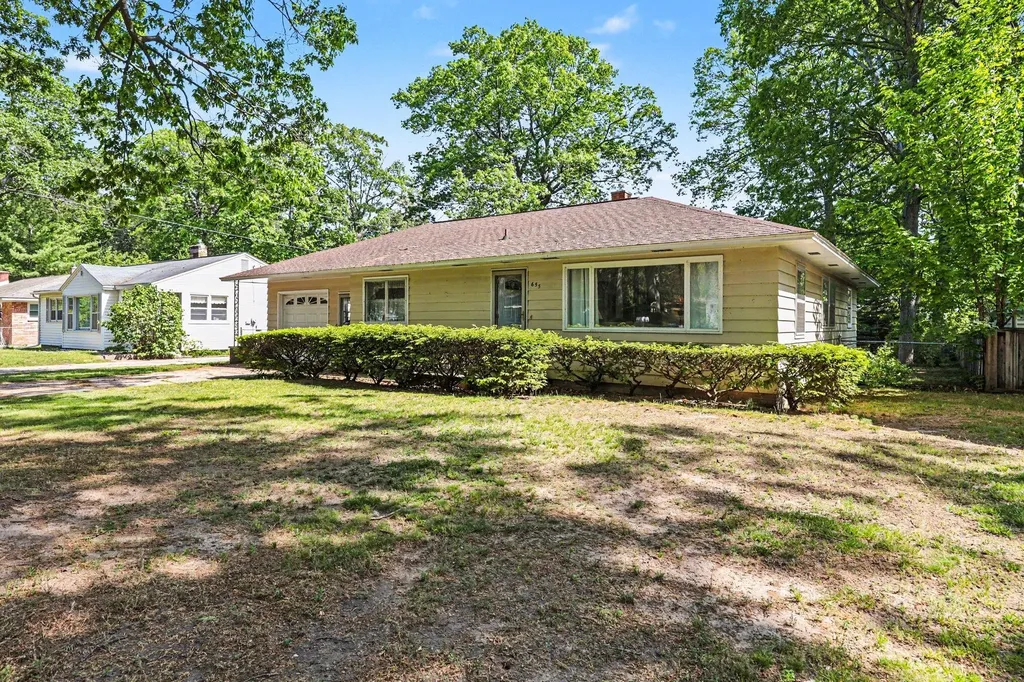 655 Wendover Boulevard Norton Shores City MI 49441