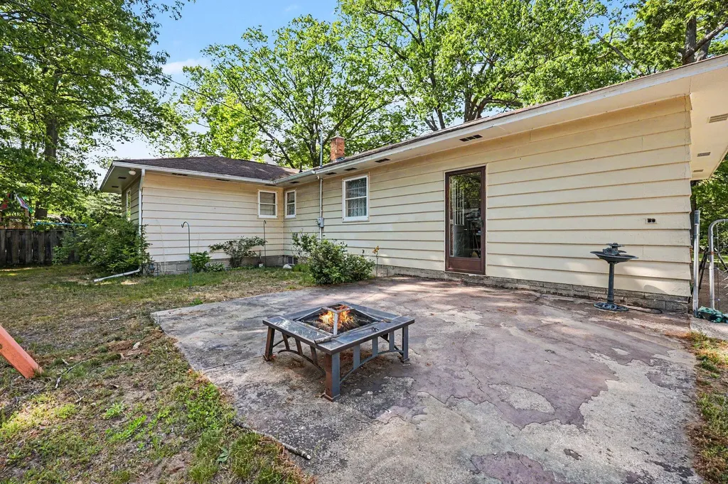 655 Wendover Boulevard Norton Shores City MI 49441