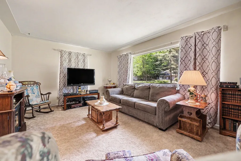 655 Wendover Boulevard Norton Shores City MI 49441