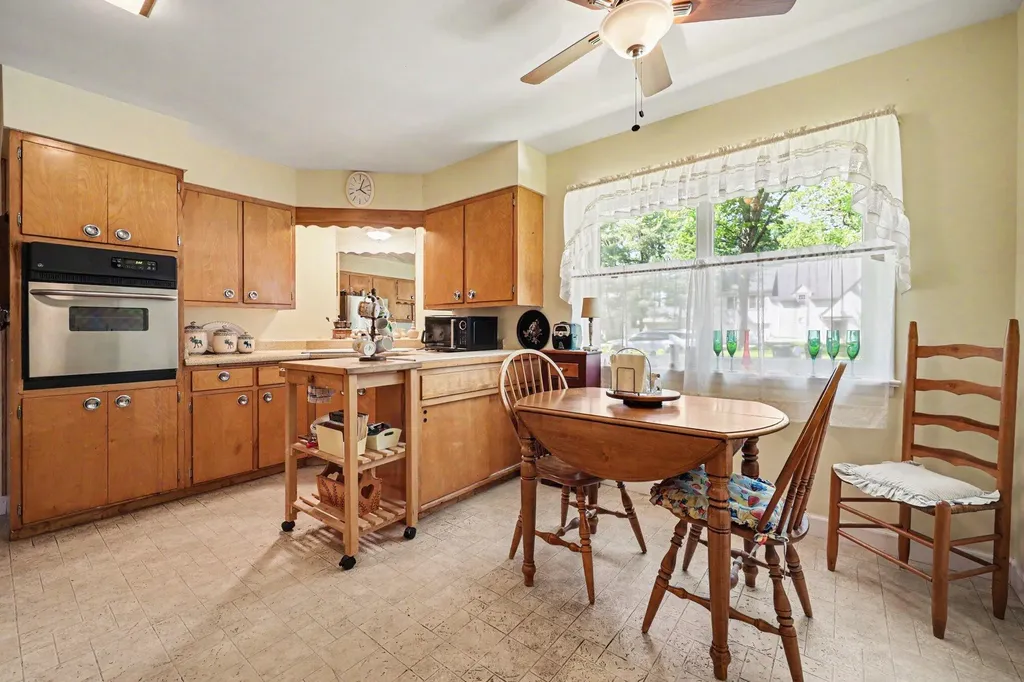 655 Wendover Boulevard Norton Shores City MI 49441