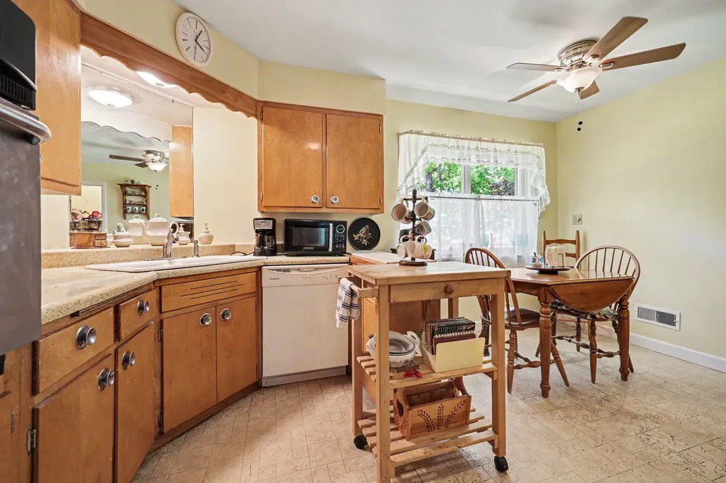 655 Wendover Boulevard Norton Shores City MI 49441