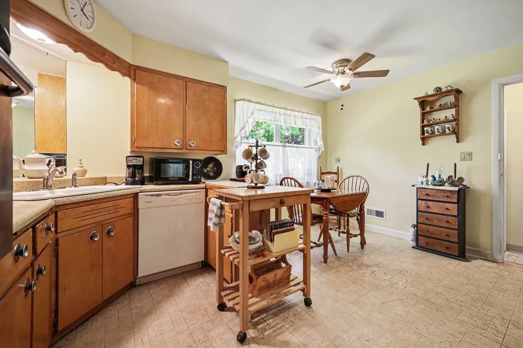 655 Wendover Boulevard Norton Shores City MI 49441
