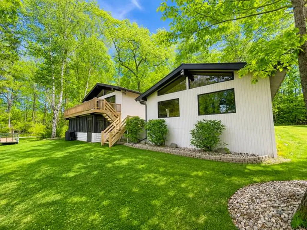8430 Lynwood Lane Martiny Township MI 49332
