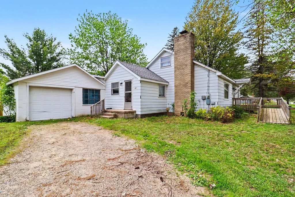 345 W Church Avenue Reed City City MI 49677