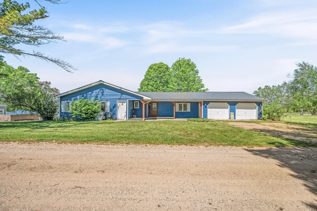 19454 E Chippewa Lake Drive Chippewa Township MI 49320
