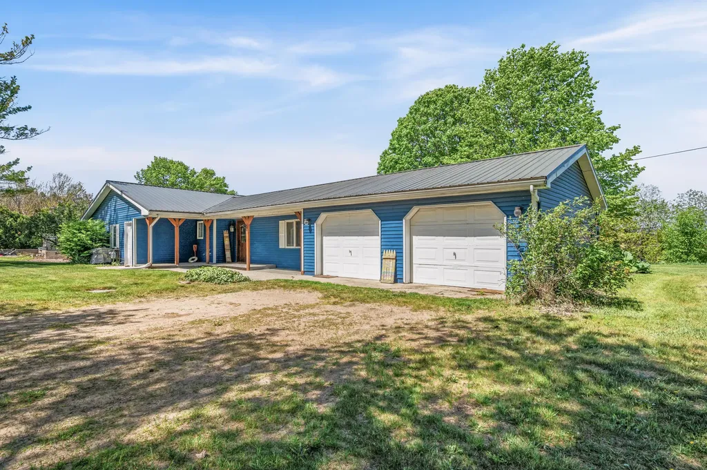 19454 E Chippewa Lake Drive Chippewa Township MI 49320