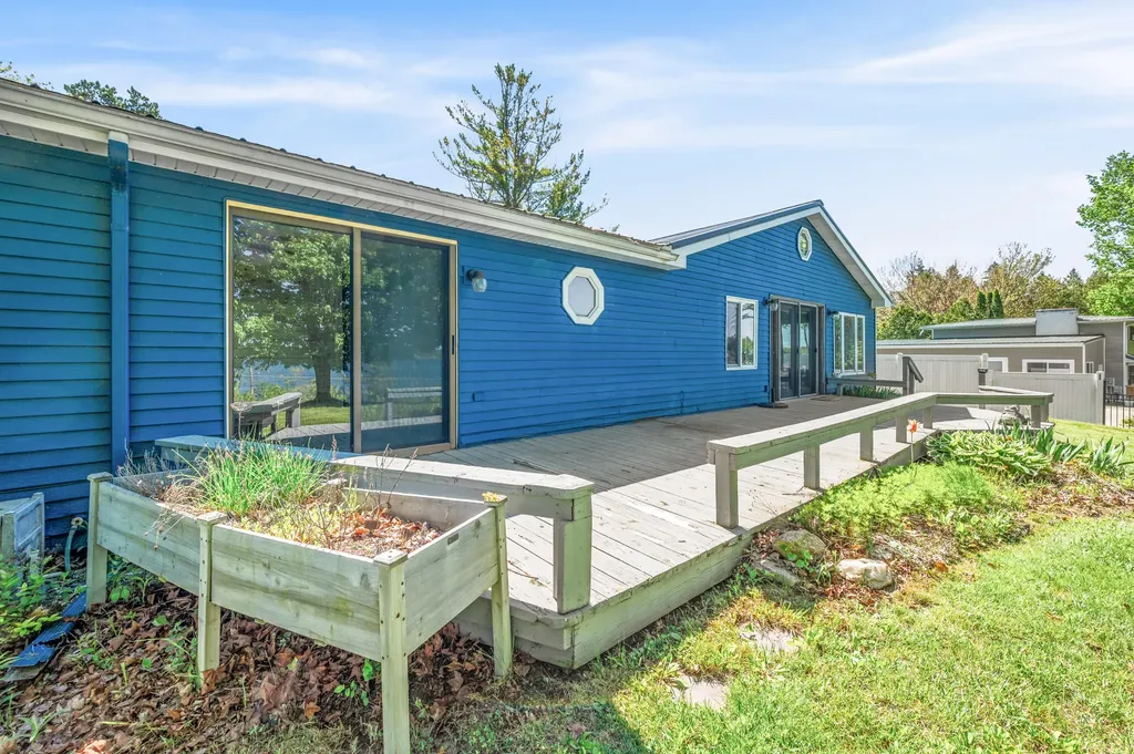 19454 E Chippewa Lake Drive Chippewa Township MI 49320