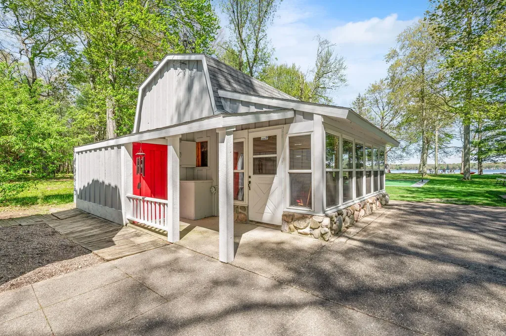2850 W Winona Drive Peacock Township MI 49304