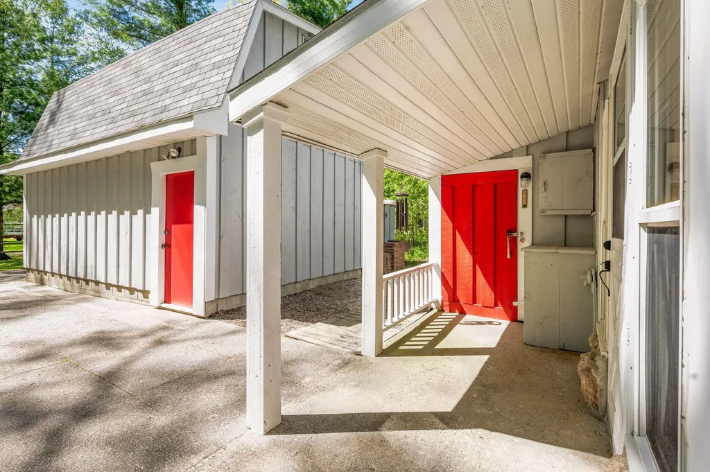 2850 W Winona Drive Peacock Township MI 49304