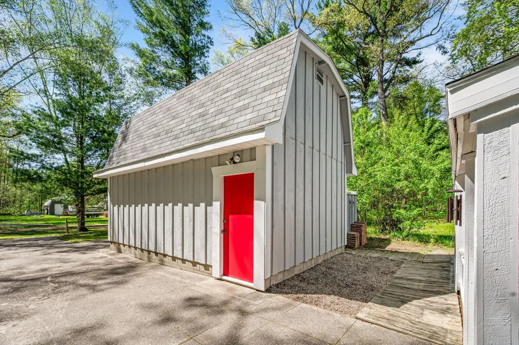 2850 W Winona Drive Peacock Township MI 49304