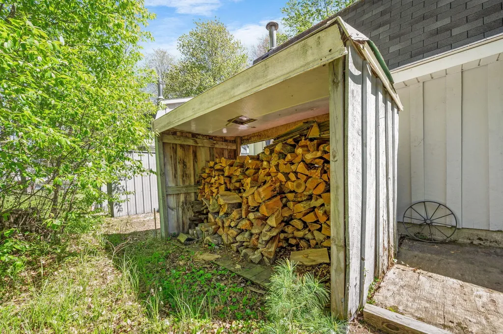 2850 W Winona Drive Peacock Township MI 49304