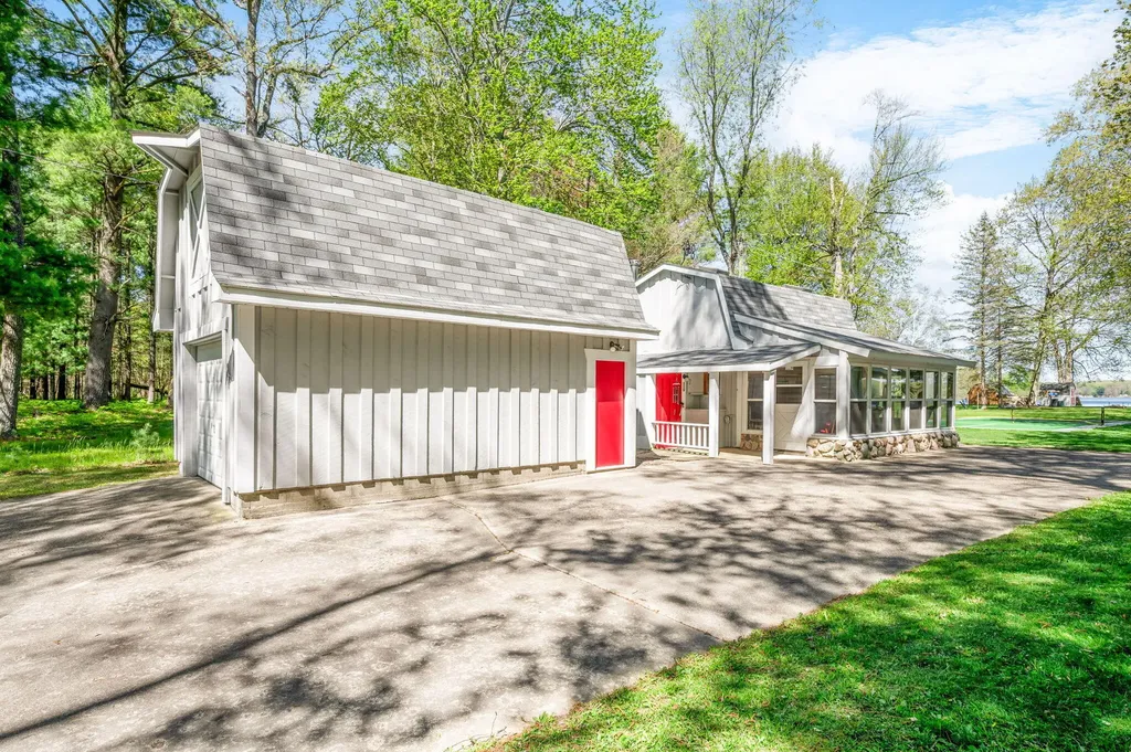 2850 W Winona Drive Peacock Township MI 49304